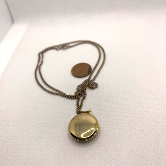 Vintage Praying Hands Locket - Picture 4 of 4